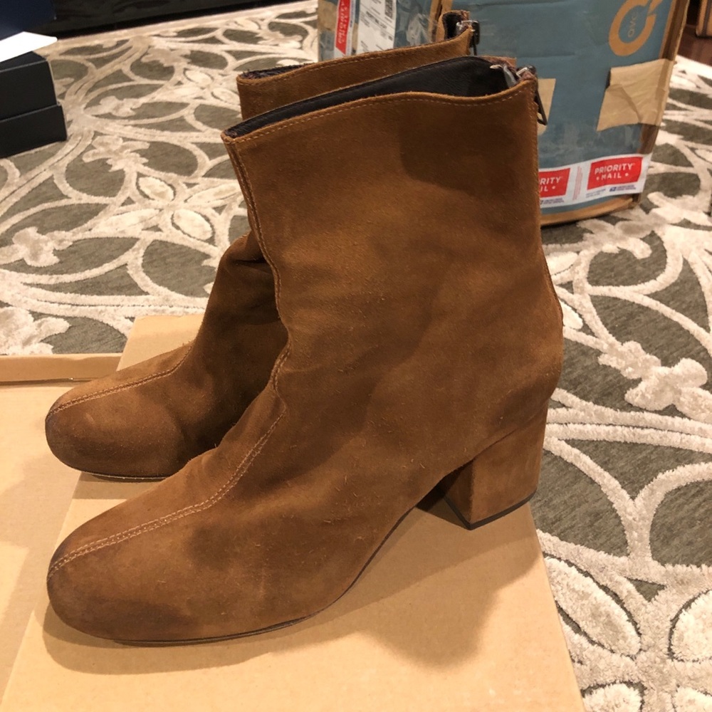 Light brown suede bootie